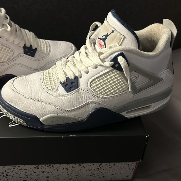 Jordan 4 Retro Midnight Blue. Size 7. Limited supply, high demand. - Picture 2 of 7